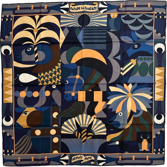 Hermès Parade en Fanfare Scarf 90 in Bleu Nuit/Beige/ Vert SapinNIB